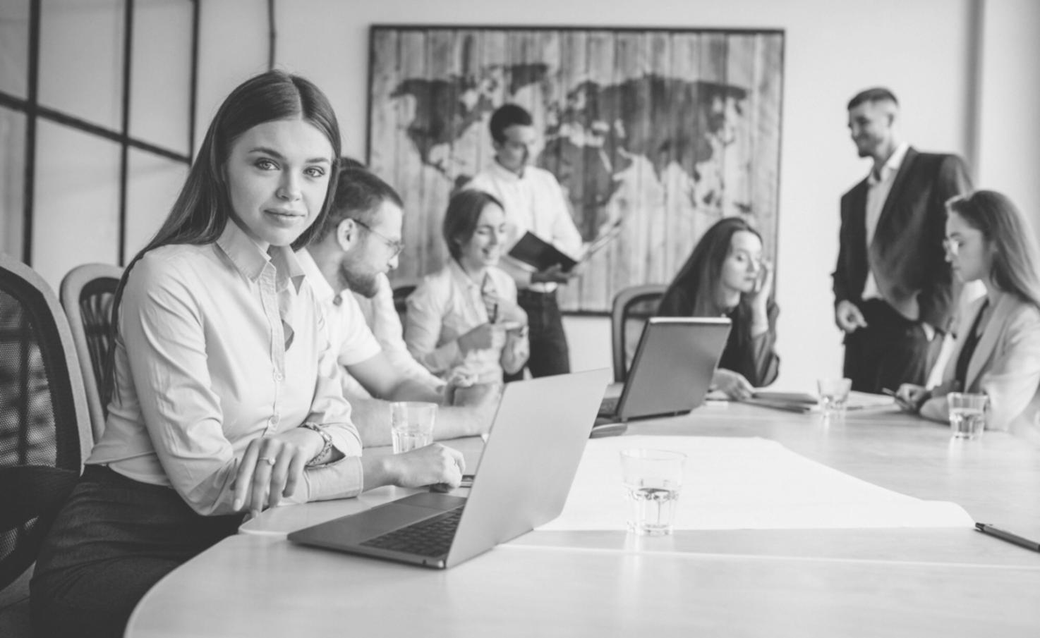 Análisis detallado de datos financieros en nuestras oficinas